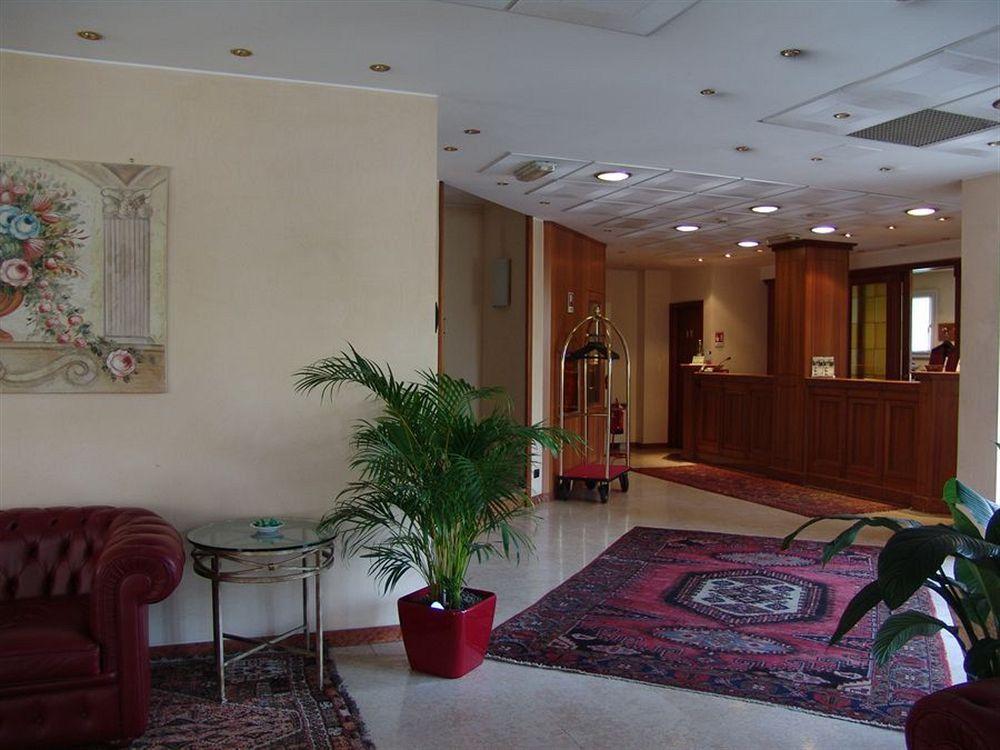 Hotel Visconti メルツォ エクステリア 写真