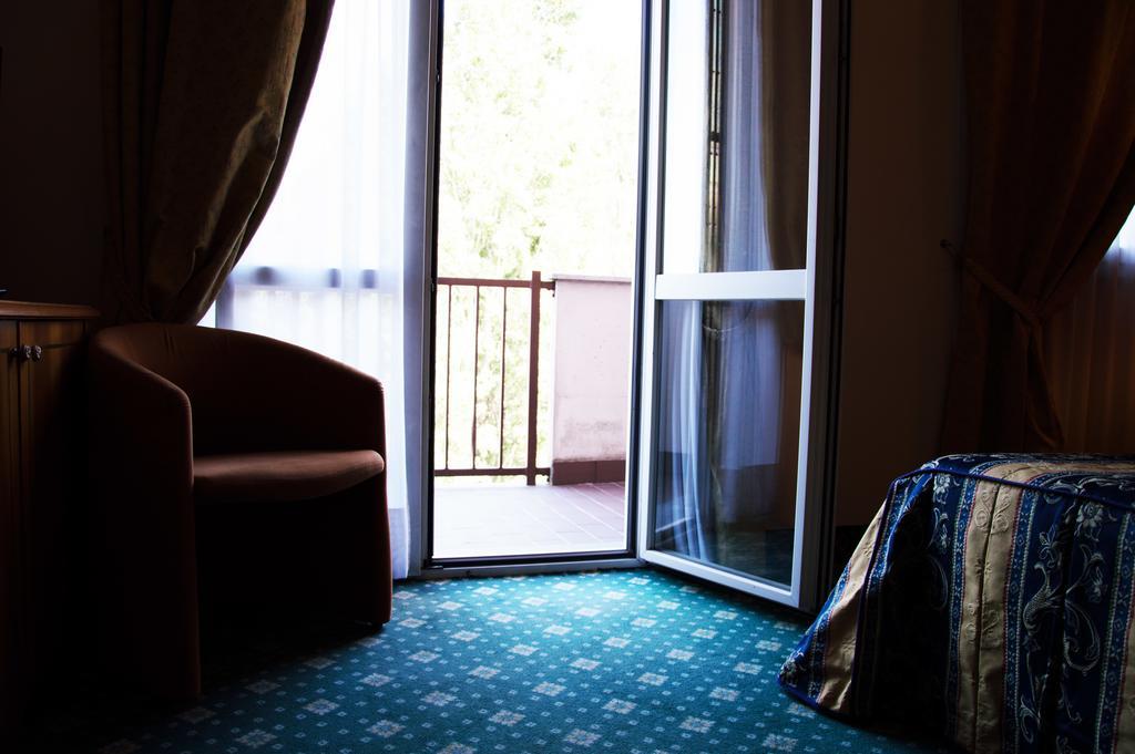 Hotel Visconti メルツォ エクステリア 写真